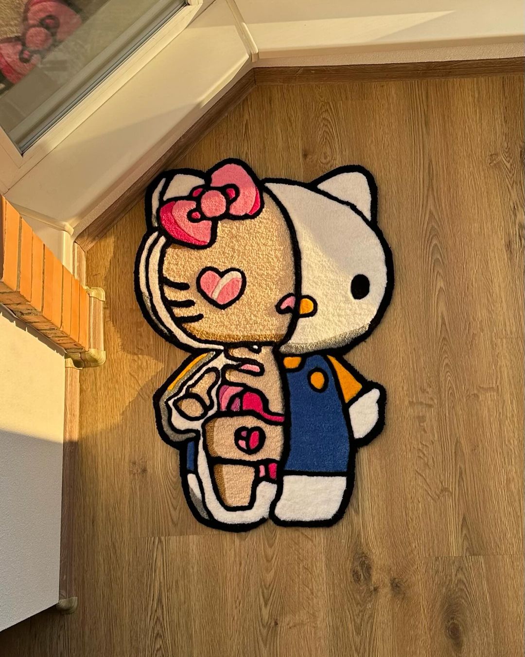 Black Ivory Character Accent Rug – Hello Kitty Hand Tufted by Rugfine – View 1