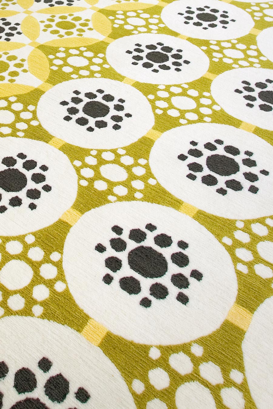 Stellarix Olive Yellow Ivory Wool Rug – Applique Lifestyle View – Hand Tufted Rugfine