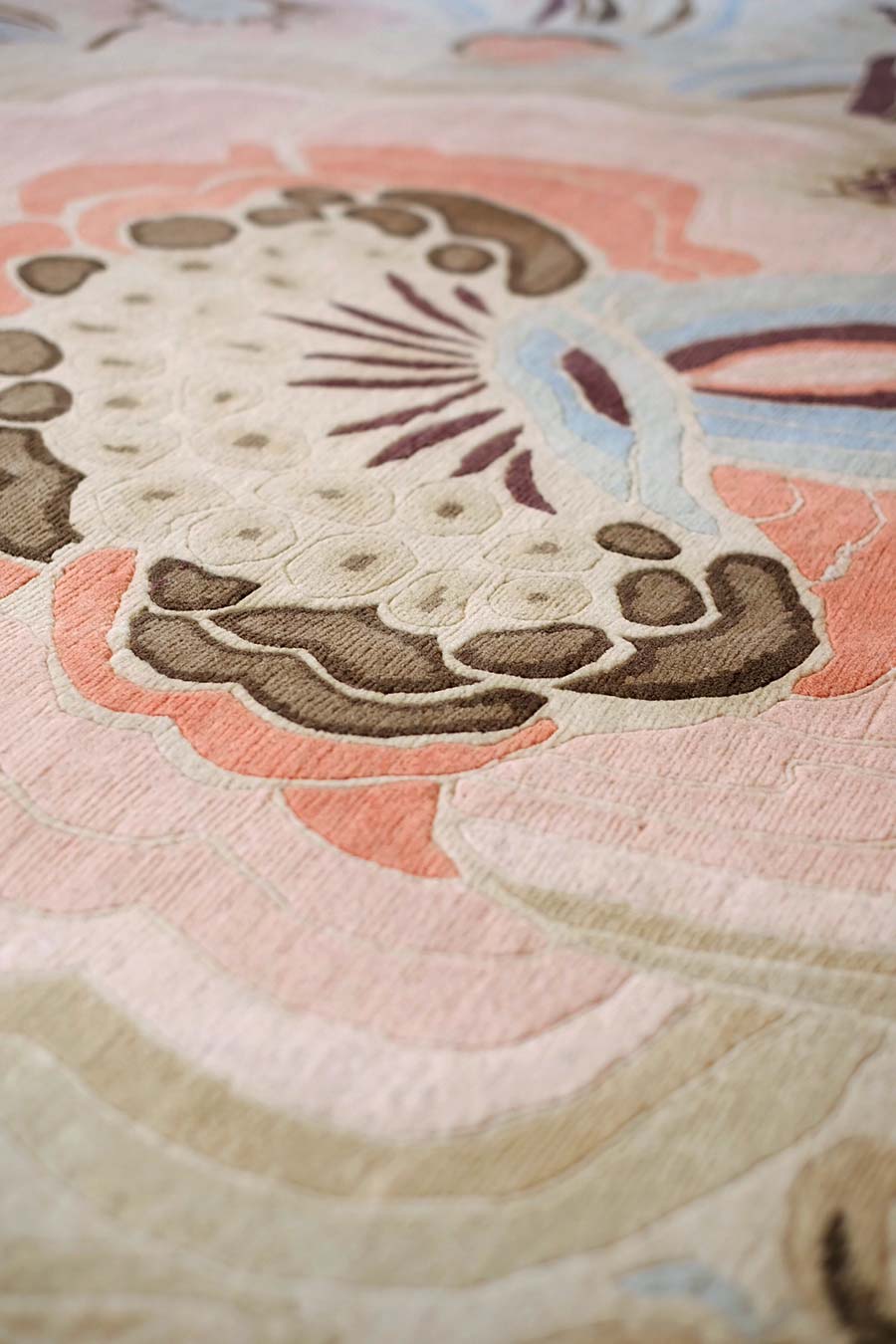 Blumeo Ivory Blush Pink Dusty Blue Wool Rug – Close-Up Floral Detail – Hand Tufted Rugfine
