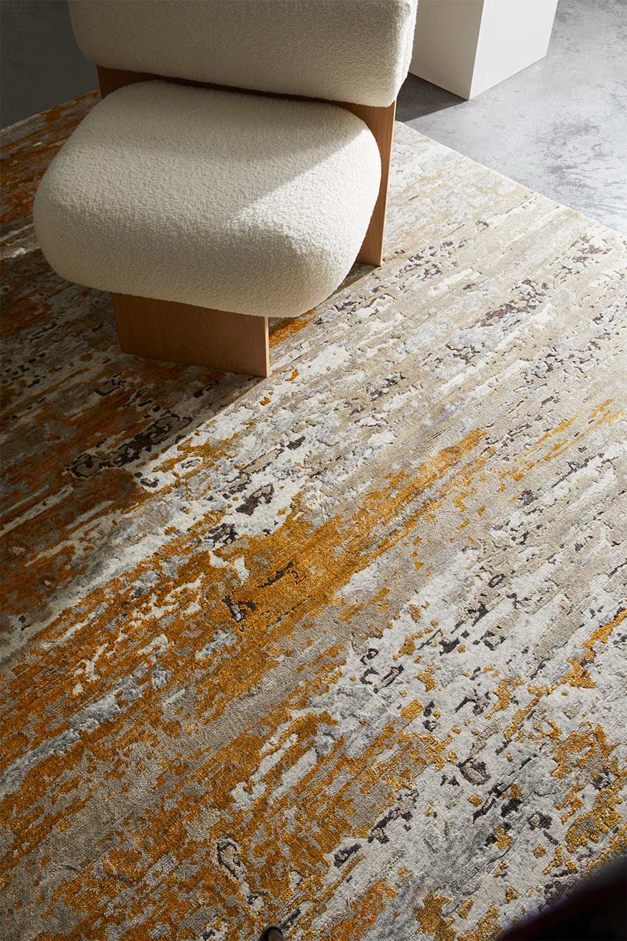 Chromaze Amber Silver Ivory Hand Knotted New Zealand Wool Rug – Luxury Lifestyle View 2 – Rugfine