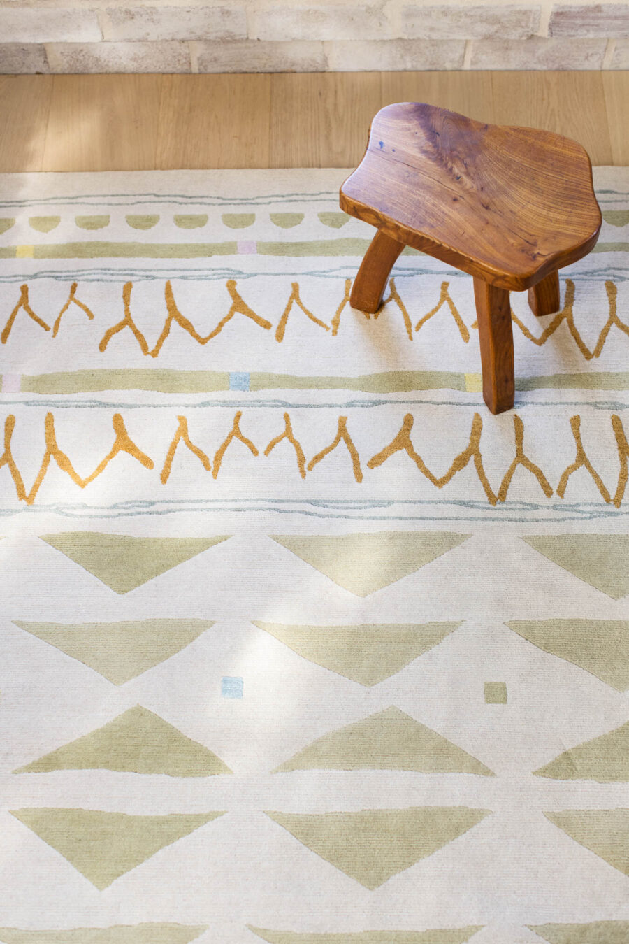 CloneXp Ivory Sage Green Wool Rug – Natural Contemporary Design Lifestyle View – Hand Tufted Rugfine