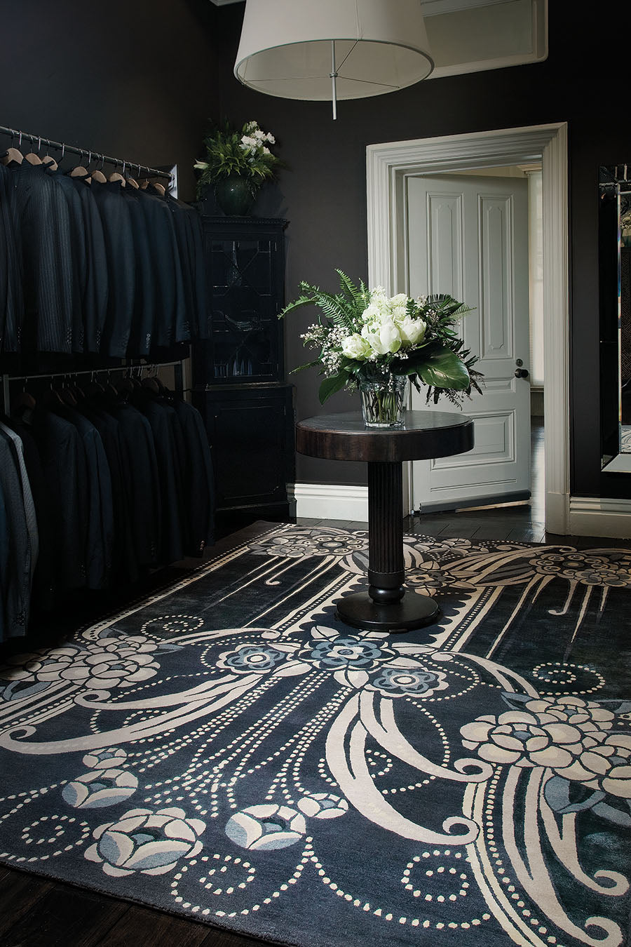 Black Pearl Handmade Wool Rug – Trinket 100% New Zealand Wool Luxury Area Rug by Rugfine – Lifestyle View